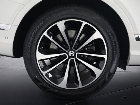 New 2025 Bentley Bentayga image 12
