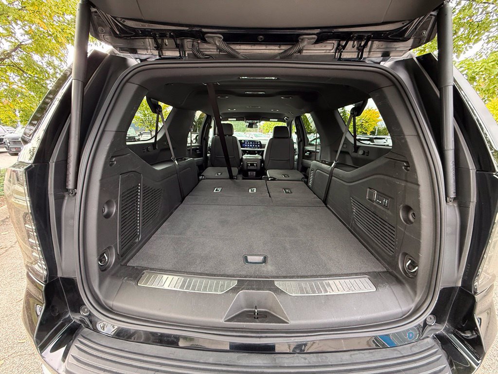 Used 2026 Chevrolet Suburban Premier AWD/4WD image 36