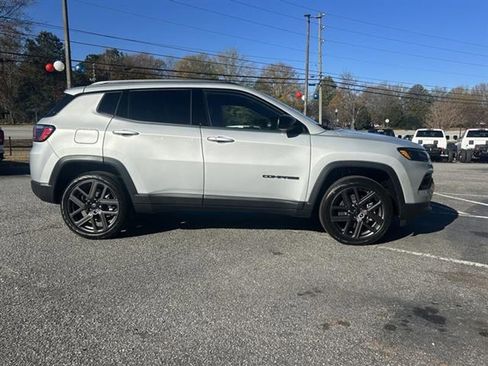 New 2026 Jeep Compass Latitude image 5