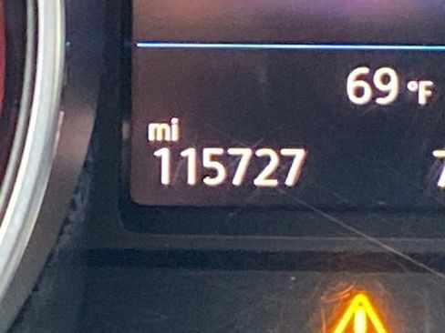 Used 2018 Volkswagen Tiguan SE w/ Panoramic Sunroof Package image 17