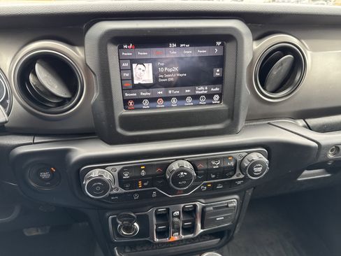 Used 2020 Jeep Gladiator Sport w/ Quick Order Package 24S image 24