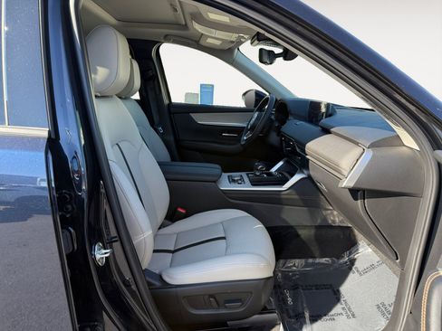 Certified 2024 MAZDA CX-90 Plug-In Hybrid w/ Preferred AWD/4WD image 19