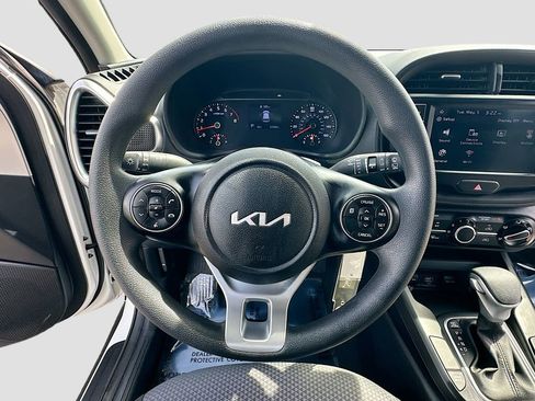 Certified 2022 Kia Soul LX w/ Technology Package FWD image 11