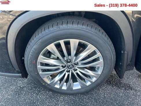 Used 2023 Toyota Highlander Platinum AWD/4WD image 24