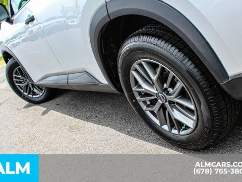 Used 2024 Nissan Rogue S FWD image 14