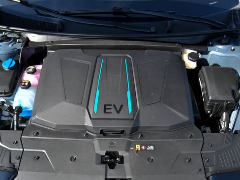 Used 2024 Hyundai Ioniq 5 SE image 47