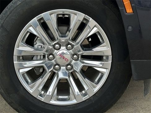 Used 2025 GMC Yukon XL Denali image 10