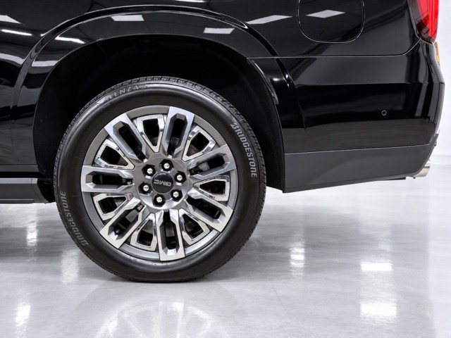 Used 2024 GMC Yukon XL Denali Ultimate AWD/4WD image 10