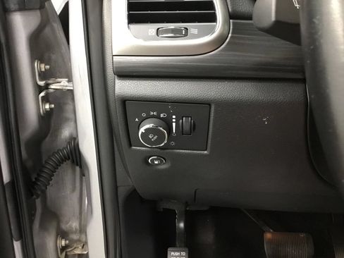 Used 2020 Jeep Grand Cherokee Altitude AWD/4WD image 12