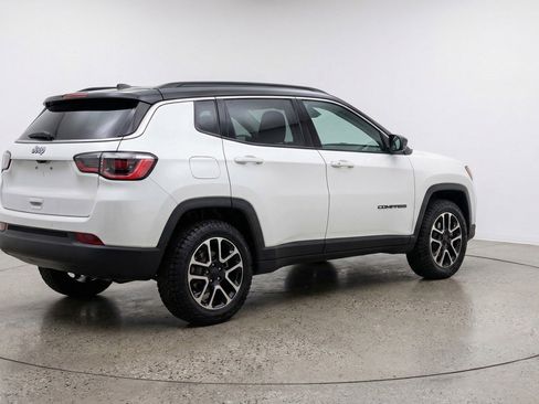 Used 2025 Jeep Compass Trailhawk AWD/4WD image 9
