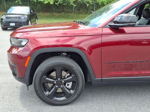 Used 2023 Jeep Grand Cherokee L Laredo AWD/4WD image 6