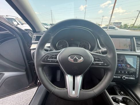Used 2020 INFINITI QX50 Luxe w/ Navigation Package FWD image 12
