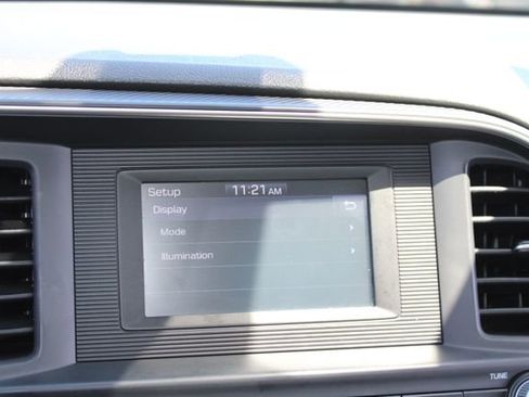 Used 2020 Hyundai Elantra SE w/ Cargo Package (C1) FWD image 25