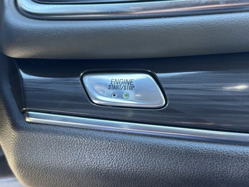 Used 2023 Buick Enclave Essence image 6