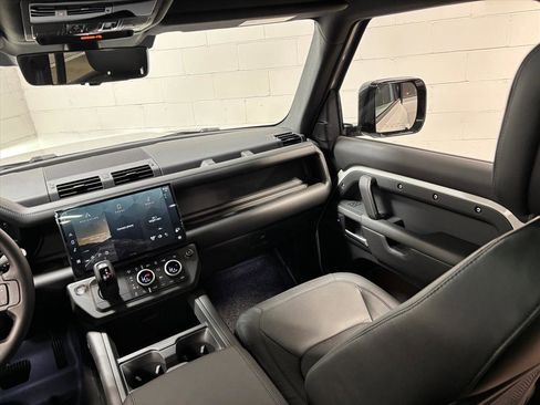 New 2026 Land Rover Defender 130 X-Dynamic SE image 36
