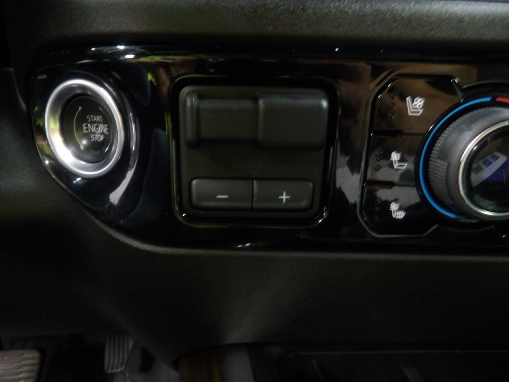 Used 2024 Chevrolet Silverado 2500 High Country w/ High Country Premium Package AWD/4WD image 57