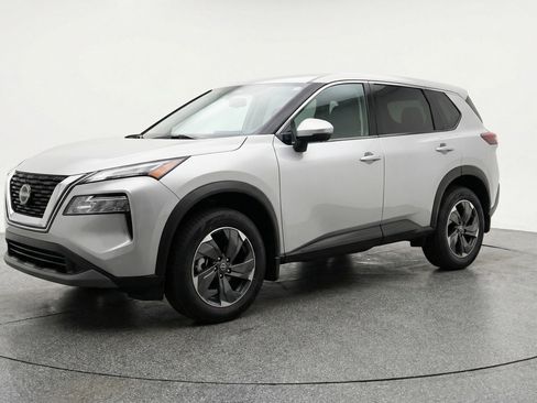 Used 2025 Nissan Rogue SV image 3