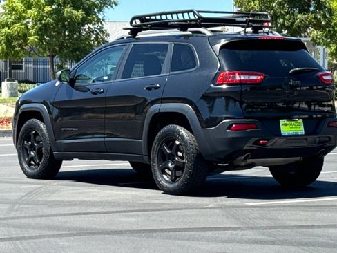 Used 2015 Jeep Cherokee Trailhawk AWD/4WD image 3