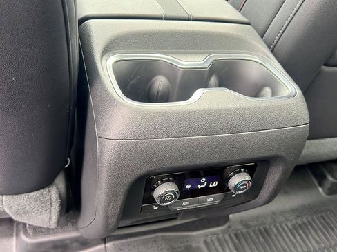 Used 2025 Chevrolet Traverse RS AWD/4WD image 31