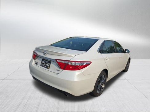 Used 2017 Toyota Camry XSE w/ Moonroof Package FWD image 5