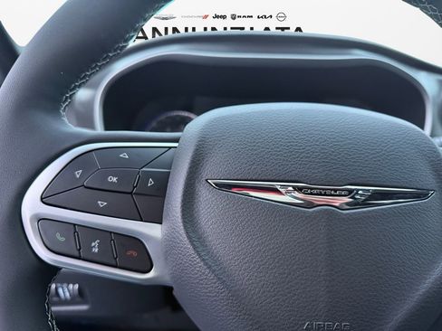 New 2026 Chrysler Pacifica Select FWD image 25