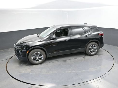 Used 2025 Chevrolet Blazer LT FWD image 43