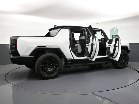 Certified 2025 GMC Hummer EV 2X AWD/4WD image 31