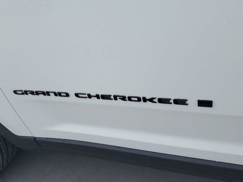 New 2025 Jeep Grand Cherokee L Altitude image 8