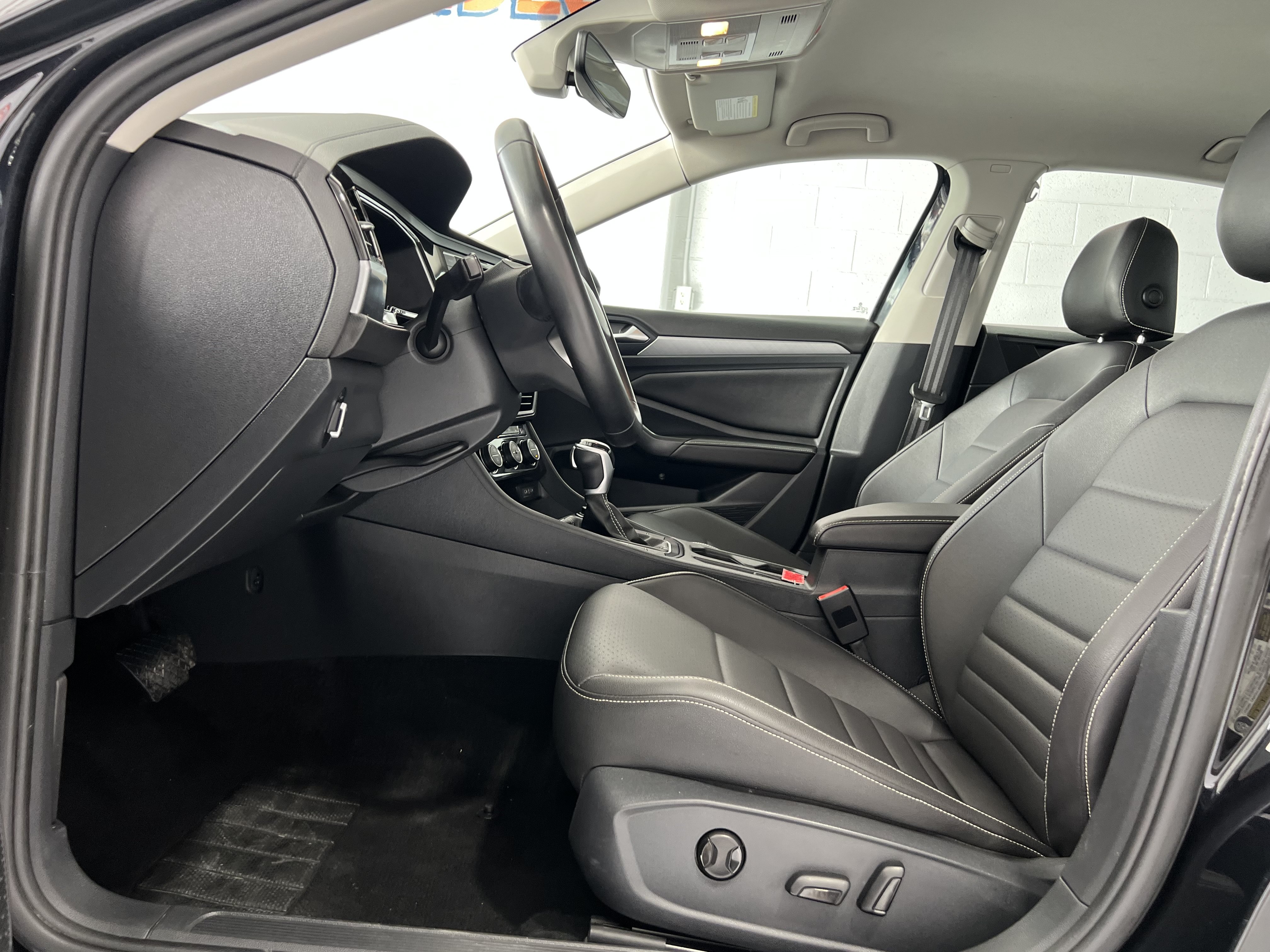 Used 2024 Volkswagen Jetta SE FWD image 10