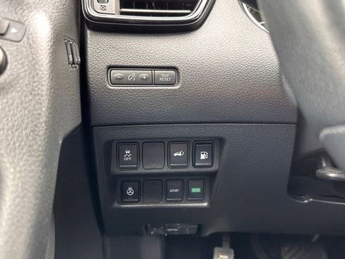 Used 2018 Nissan Rogue SV w/ Premium Package FWD image 29