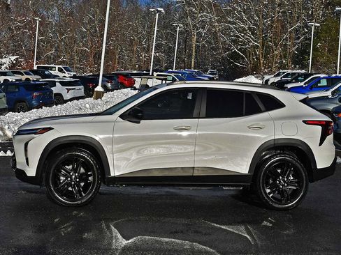 Used 2025 Chevrolet Trax ACTIV w/ Sunroof Package image 4