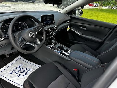 New 2025 Nissan Sentra SR w/ Midnight Edition image 20