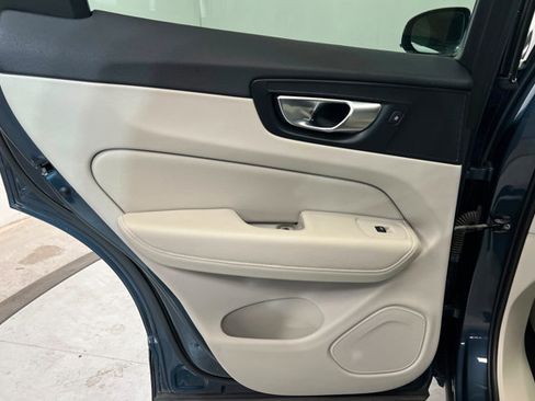 Used 2021 Volvo XC60 T6 Momentum image 18