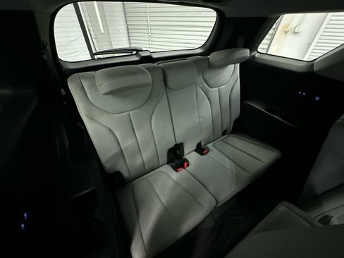 Used 2022 Hyundai Palisade SEL w/ Premium Package FWD image 19