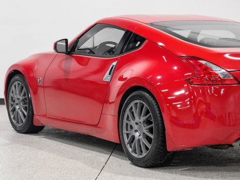 Used 2011 Nissan 370Z Coupe image 12