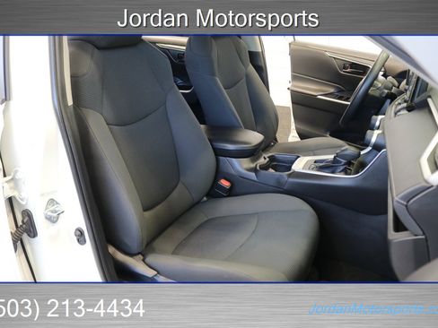 Used 2020 Toyota RAV4 LE image 19