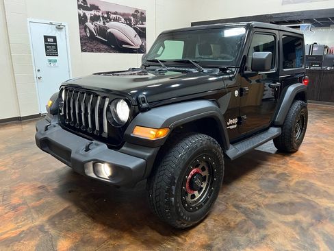 Used 2018 Jeep Wrangler Sport AWD/4WD image 4