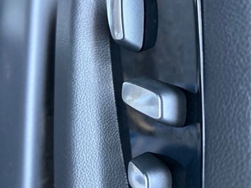 Used 2018 Cadillac Escalade Luxury w/ LPO, Radiant Package image 29