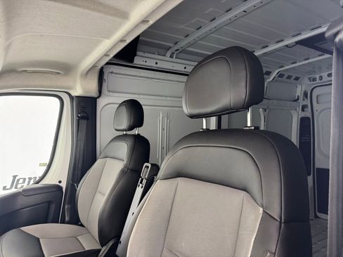 Used 2024 RAM ProMaster 2500 w/ Convenience Group FWD image 10