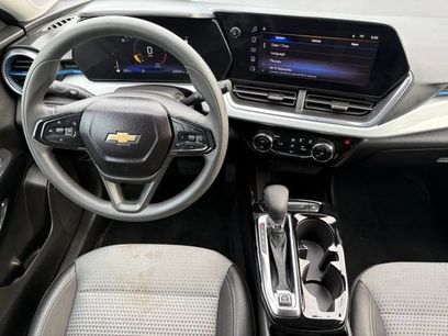 Used 2025 Chevrolet Trax LT