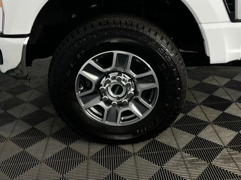 Used 2023 Ford F250 XLT w/ FX4 Off-Road Package image 12