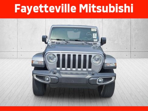 Used 2018 Jeep Wrangler Unlimited Sahara AWD/4WD image 5