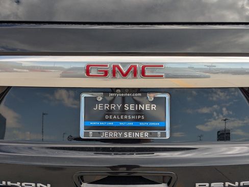 Used 2024 GMC Yukon XL Denali w/ Advanced Technology Package AWD/4WD image 14
