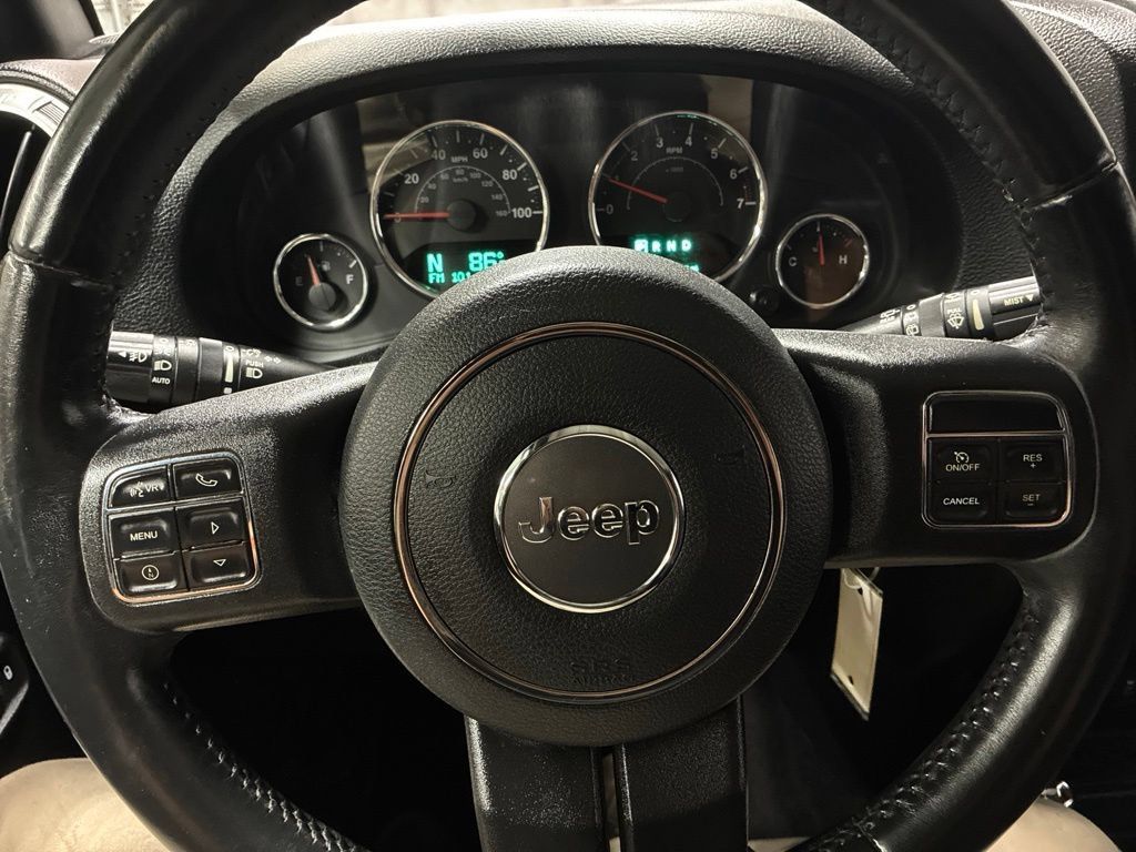 Used 2018 Jeep Wrangler Unlimited Sahara w/ Connectivity Group AWD/4WD image 16