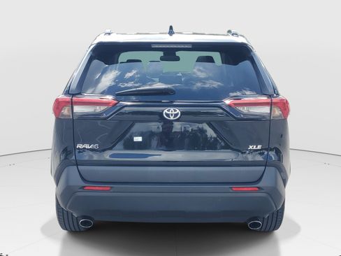 Used 2021 Toyota RAV4 XLE Premium FWD image 4