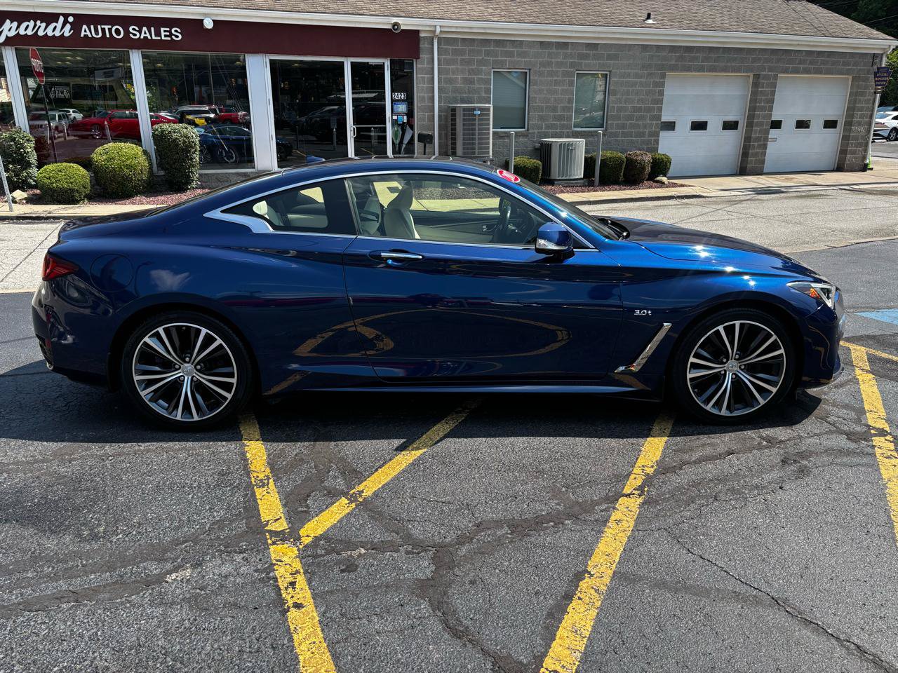 Used 2017 INFINITI Q60 3.0t w/ Premium Plus Package 3.0T AWD/4WD image 8