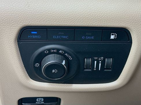 Used 2023 Jeep Grand Cherokee 4WD 4xe image 17