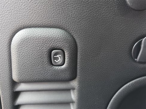 Used 2021 Jeep Grand Cherokee Laredo image 13