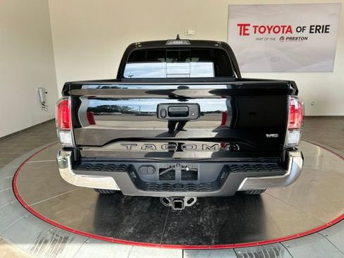 Used 2022 Toyota Tacoma TRD Off-Road AWD/4WD image 5