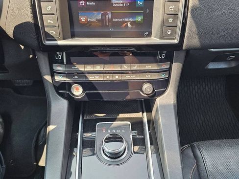 Used 2017 Jaguar F-PACE Prestige AWD/4WD image 16